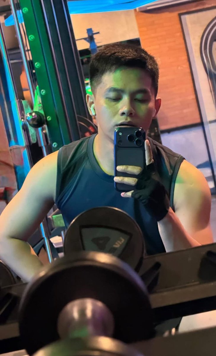 ziyaflo's tweet photo. Halo Surabaya apa kabar hari ini ?
Ready yuk, Minat 
#pijatpriasurabaya #pijatsurabaya #gaysurabaya https://t.co/OdQYzuLdEv
