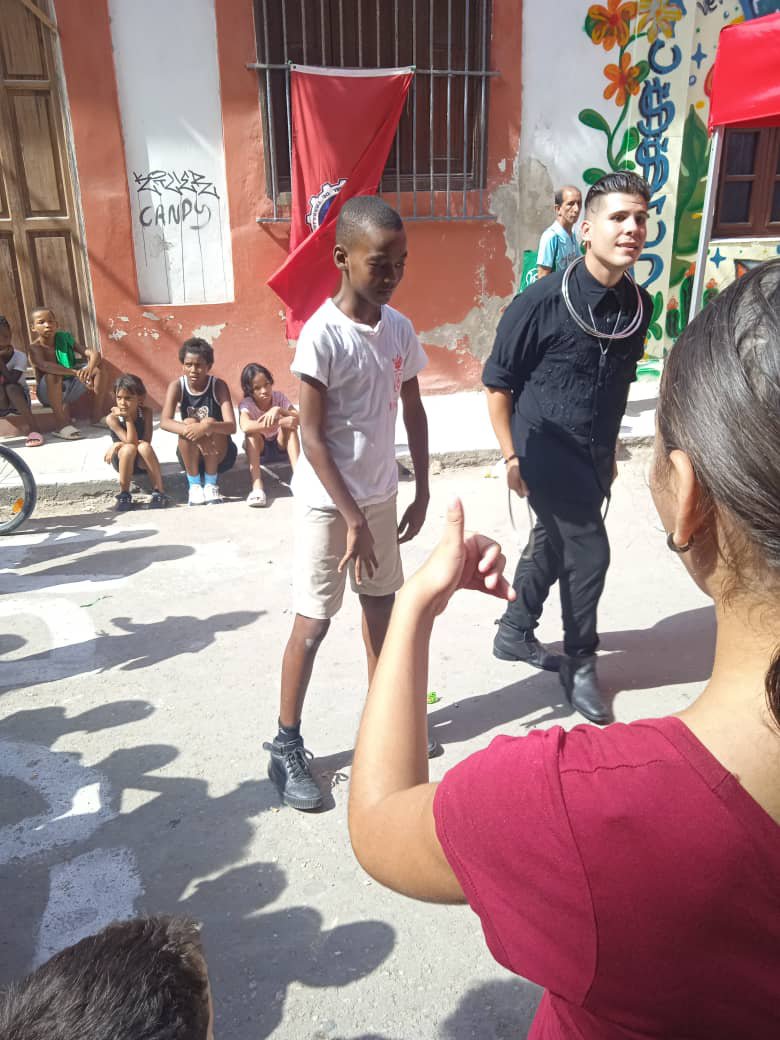 yaniovaFMC1's tweet photo. #MiBarrioPorLaPatria nos abraza a tod@s, siempre podemos aportar a la consolidación de cada logro de la #RevoluciónCubana y al fortalecimiento de los valores que defendemos. #MujeresEnRevolución #LaHabanaViveEnMí @DiazCanelB @IzquierdoAlons1 @FMCLaHabana @TeresaBoue @YanetHzP25 https://t.co/hvJRFqcIxL