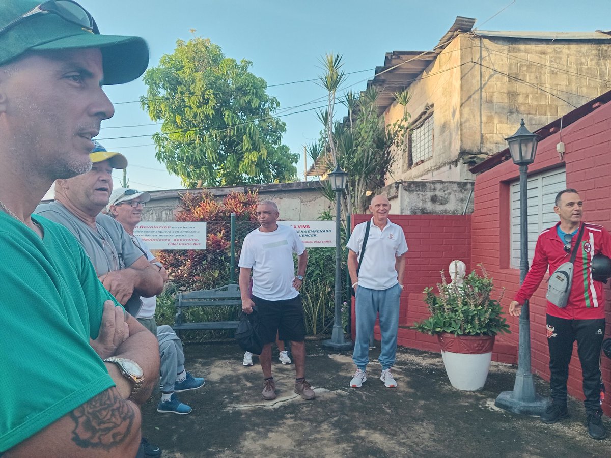 GuaneInder's tweet photo. #InderGuane 
Como cada viernes nos reunimos para activar y consolidar la defensa en la Dirección Municipal de Deportes Educación Física y Recreación con ejercicios y ejemplos de como enfrentar en este caso un organismo ciclónico. Clase de Defensa civil.
#PreparadosYAlertas. https://t.co/YvB9JKqcT0