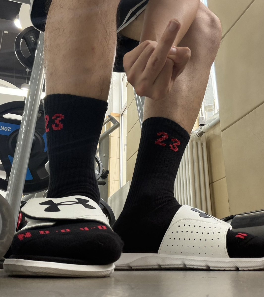 Alone6sf's tweet photo. 抬头🖕🏻
给爹看看舌头👅 https://t.co/uunX7VQ9Vm