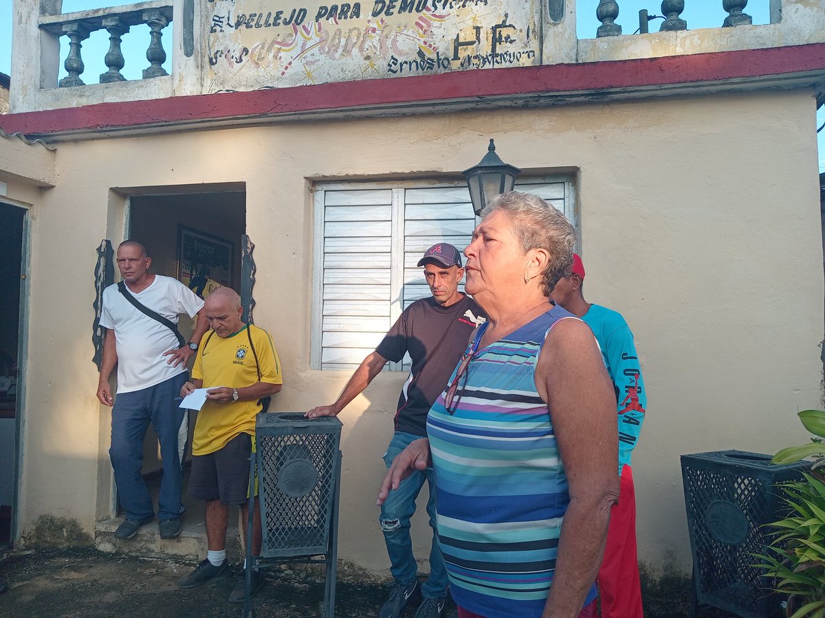 GuaneInder's tweet photo. #InderGuane 
Como cada viernes nos reunimos para activar y consolidar la defensa en la Dirección Municipal de Deportes Educación Física y Recreación con ejercicios y ejemplos de como enfrentar en este caso un organismo ciclónico. Clase de Defensa civil.
#PreparadosYAlertas. https://t.co/YvB9JKqcT0