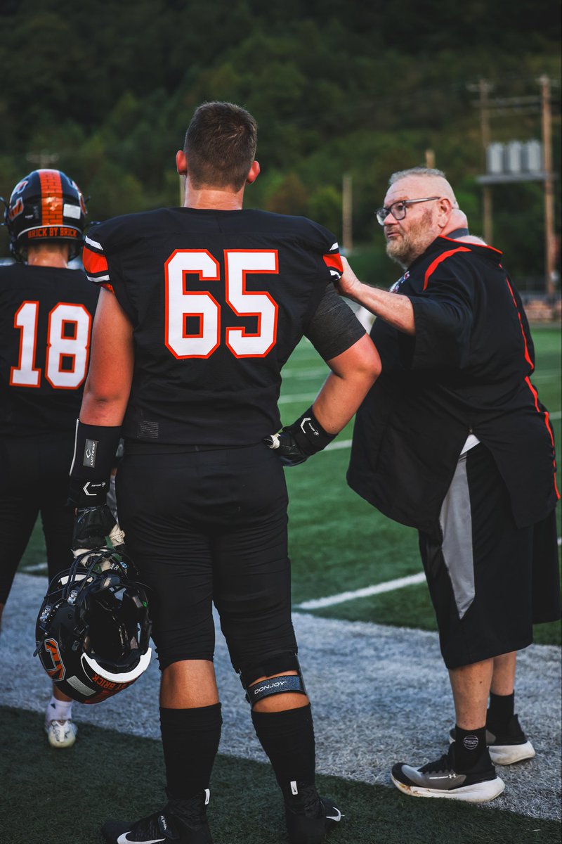 J_Barker09's tweet photo. With Chapmanville having played some good competition for the last 3 weeks we’re sitting at 2-1. I’ve won lots of reps and lost my share too. But I can’t wait for what this year has to hold, and I’m super excited to get back into the recruiting process. Ready to earn it!! https://t.co/70Qv9HWom8