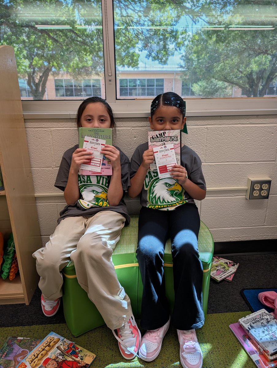 MsPatelLibrary's tweet photo. A slice of happiness for our amazing readers! 🍕📚 Thank you @pizzahut and the BOOK IT! Program for rewarding our students for reading. They were so excited to celebrate their accomplishments - one page-turning adventure at a time! ✨ @DISD_Libraries @mr_marketAP https://t.co/JvIJYVLvaN