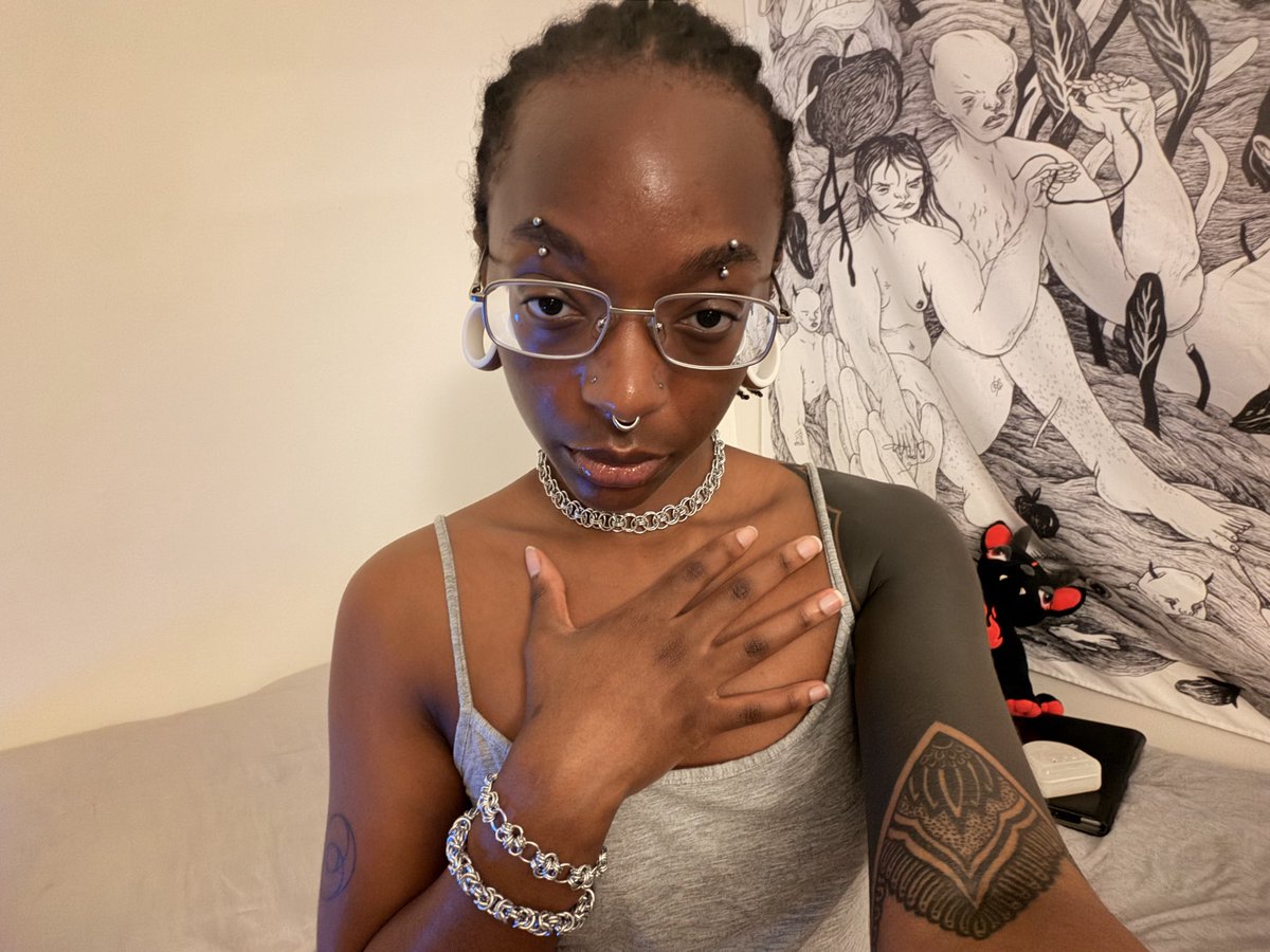 arkang3lara's tweet photo. I made my necklace + braclets 🩶 https://t.co/1DtghadMIB