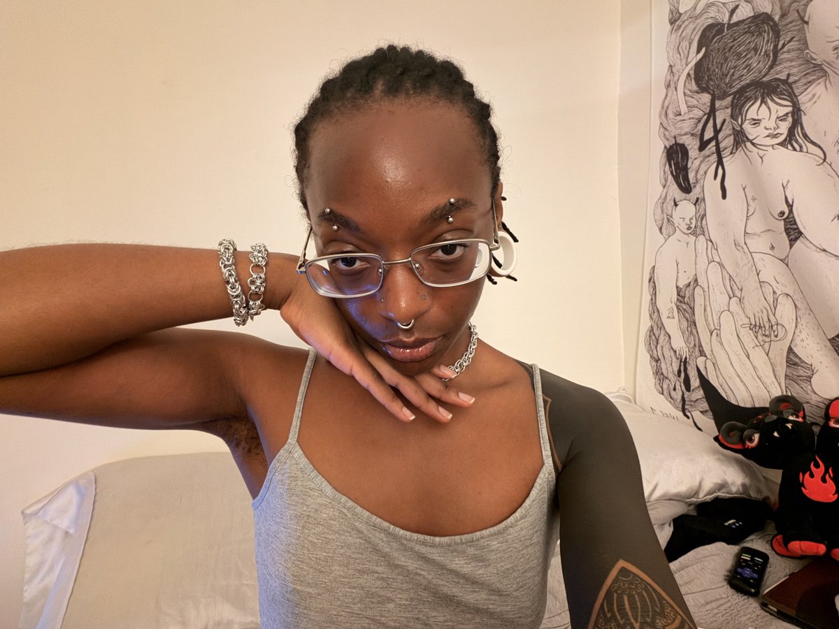 arkang3lara's tweet photo. I made my necklace + braclets 🩶 https://t.co/1DtghadMIB