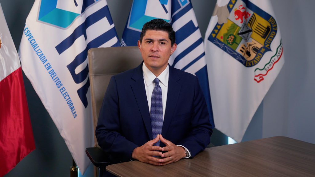 FiscaliaNL's tweet photo. Celebramos y felicitamos al Fiscal Especializado en Delitos Electorales de Nuevo León, Gustavo Solís, por su nombramiento como nuevo Presidente de la Asociación Mexicana de Fiscales Electorales (AMFE), un logro histórico alcanzado por consenso durante la Asamblea General celebrada el pasado 11 de septiembre.

Su liderazgo al frente de la AMFE reafirma el compromiso de trabajar por el fortalecimiento de la justicia penal electoral, la homologación institucional y la cooperación nacional e internacional de cara al próximo ciclo electoral.

Le deseamos el mayor de los éxitos en esta importante encomienda, la cual posiciona a Nuevo León como un referente en la construcción de la agenda electoral del país. 🗳️🇲🇽
