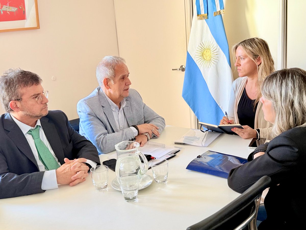 SergioOPalazzo's tweet photo. En el día de hoy fuimos recibidos en la oficina de la OIT Argentina, por María Eugenia Sconfienza, ante quien ratificamos la denuncia contra el gobierno de Osvaldo Jaldo, Gobernador de Tucumán, por la represión violenta sufrida por nuestros cro/as de la Seccional Tucumán, luego de una pacífica asamblea que se había realizado en una sucursal del Banco Patagonia.
La oficina de OIT Argentina tendrá a cargo el seguimiento de dicha denuncia.
La represión del gobierno de Tucumán no se condice con una democracia plena donde el derecho a protesta esta
avalado por la Constitución Nacional.
No solo reprimen y persiguen, sino que violan la CN y los convenios y resoluciones de la OIT.