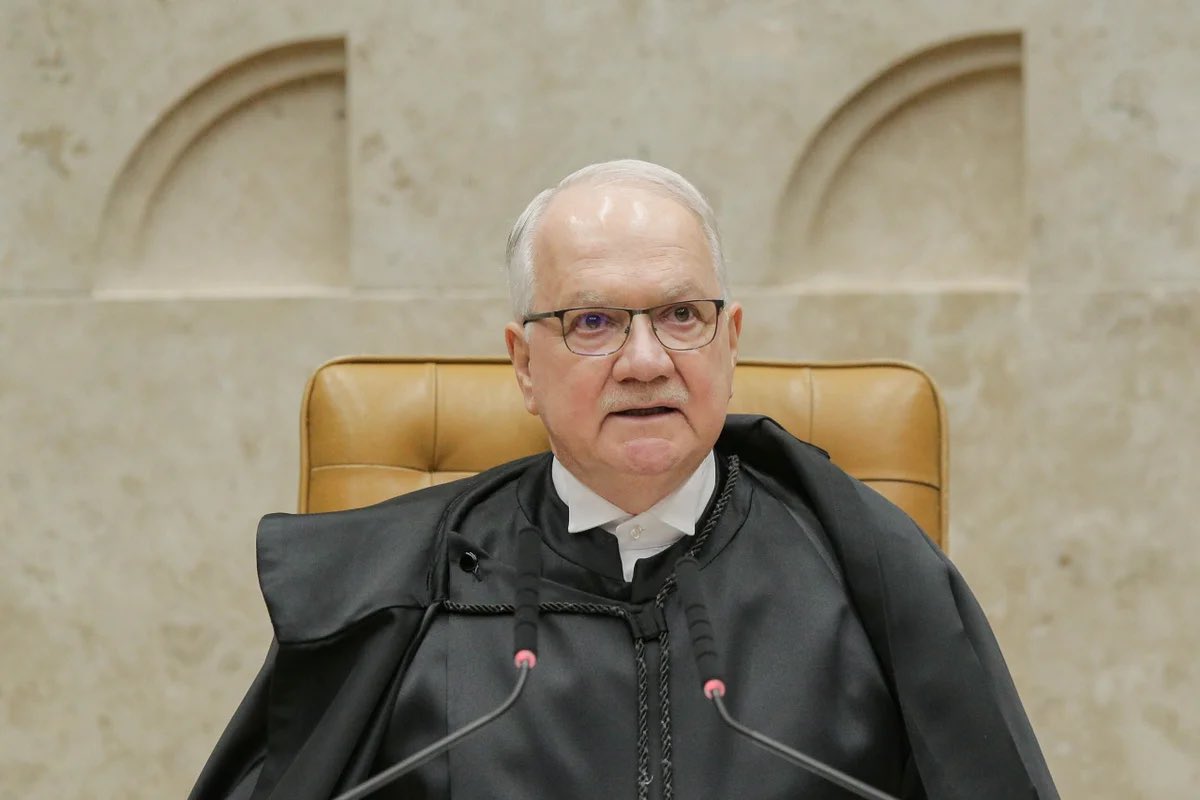 lazarorosa25's tweet photo. 🚨 AGORA: Fachin pede que Mendonça derrube sigilo de ação sobre pagamentos feito por Vorcaro. https://t.co/RGcmr3Vv8K
