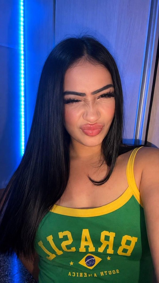 bnr_esme's tweet photo. Me + my  t*ts -> your DMs want it? 🤭    don’t worry it’s free ❤️😘 https://t.co/Qk50tuvrFU