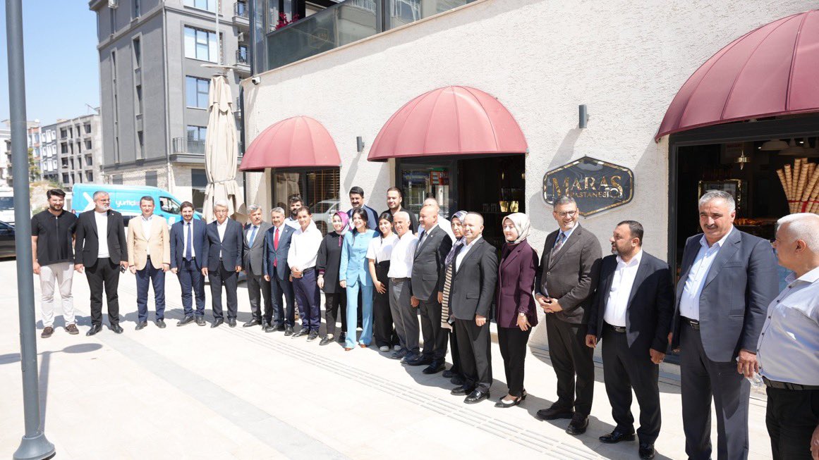 akgencadiyaman's tweet photo. 📍 Kent Meydanı | Esnaf Ziyareti

Genel Başkan Yardımcımız ve Çevre, Şehircilik ve Politikalar Başkanımız Sayın Nilhan Ayan, milletvekillerimiz, İl Gençlik Kolları Başkanımız Sayın Av. Hasan Ünsal ve teşkilatımızla birlikte Kent Meydanı’nda kıymetli esnafımızı ziyaret ettik. 🤝

Esnafımızın talep, beklenti ve önerilerini yerinde dinledik; gönül gönüle, omuz omuza istişarelerde bulunduk.

Adıyaman’ımız için sahadayız, hemşehrilerimizle birlikte çalışmaya ve şehrimizin yarınları için üretmeye devam ediyoruz. 🇹🇷
@AyanNilhan @resulkurt34 @MustafaAlkayis @avekremcadir @avhasanunsal 
#AKParti #AKGençlik #AKGençAdıyaman #TürkiyeYüzyılı #Adıyaman