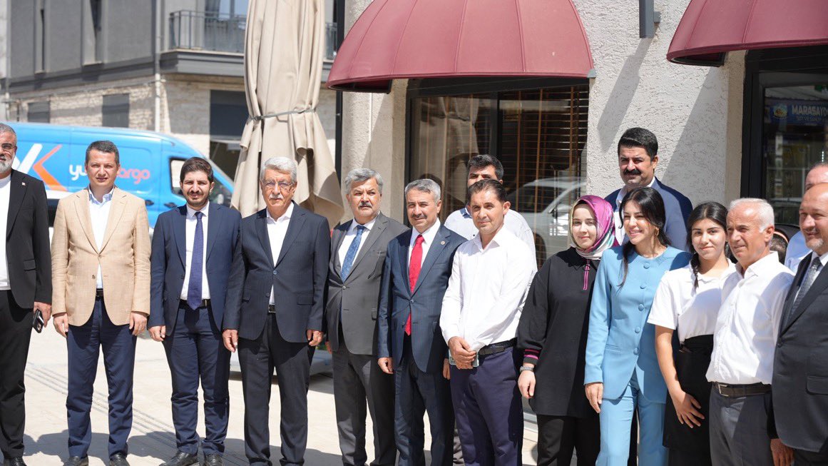 akgencadiyaman's tweet photo. 📍 Kent Meydanı | Esnaf Ziyareti

Genel Başkan Yardımcımız ve Çevre, Şehircilik ve Politikalar Başkanımız Sayın Nilhan Ayan, milletvekillerimiz, İl Gençlik Kolları Başkanımız Sayın Av. Hasan Ünsal ve teşkilatımızla birlikte Kent Meydanı’nda kıymetli esnafımızı ziyaret ettik. 🤝

Esnafımızın talep, beklenti ve önerilerini yerinde dinledik; gönül gönüle, omuz omuza istişarelerde bulunduk.

Adıyaman’ımız için sahadayız, hemşehrilerimizle birlikte çalışmaya ve şehrimizin yarınları için üretmeye devam ediyoruz. 🇹🇷
@AyanNilhan @resulkurt34 @MustafaAlkayis @avekremcadir @avhasanunsal 
#AKParti #AKGençlik #AKGençAdıyaman #TürkiyeYüzyılı #Adıyaman