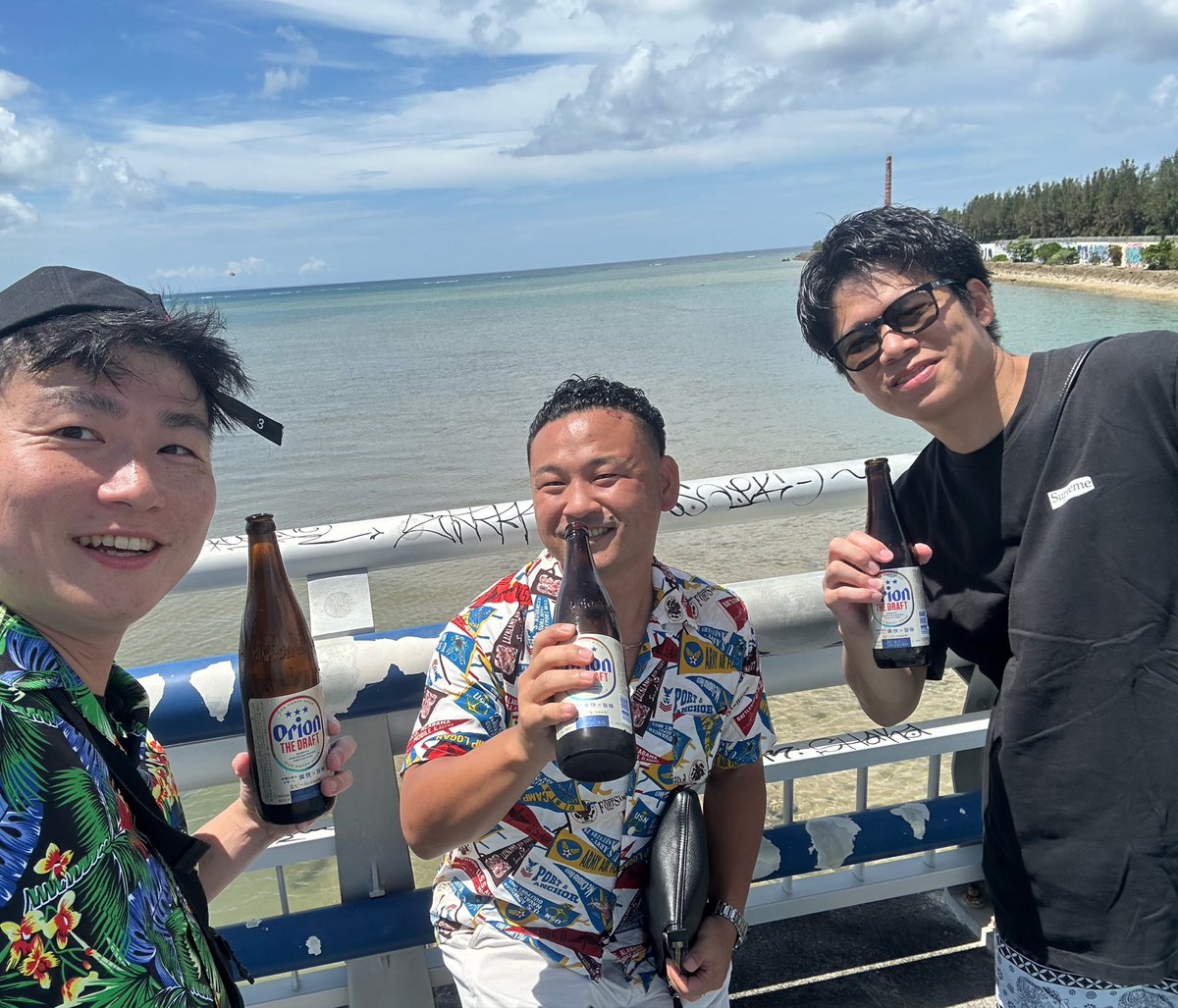 muramura0actor's tweet photo. 教え子であり、新婦は同じ科目の後輩でもある2人の結婚式✨
美しくて麗しくて、、お2人が誰からも愛されているのが分かる、どこまでも幸せで大盛りあがりの温かい時間でした。

観光もちゃっかりして
沢山笑って、沢山飲んで、
元気をいっぱい貰えた
最高な沖縄３日間でした‼️ https://t.co/NeH3QOFQt9