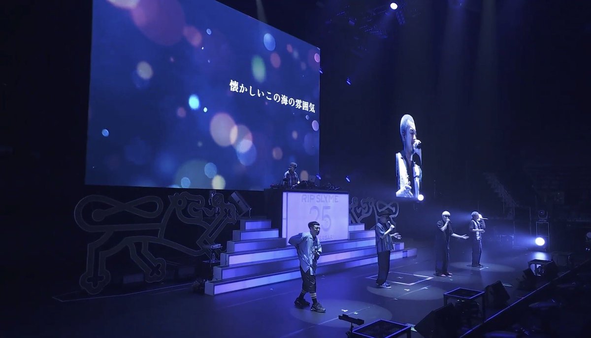 J_ConveniMania's tweet photo. GREATEST LIVE2日目の花火は1日目終了後ファンが偶然RYO-Z氏に遭遇した際にリクエストしたことで披露されたというエピソードがあるけど果たして1日弱でセトリを変更？したうえで背景映像などを完成できるものなのだろうか🤔 https://t.co/IDaYiaFvXT