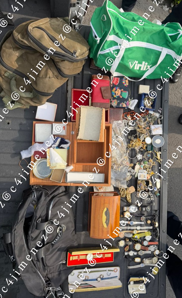 c4jimenez's tweet photo. CAE por ASESINAR a UNA VIEJITA, PARA ROBARLE
Gerardo Rocha 
Entró a una casa en @AlcaldiaAO 
Ahí estaba doña Sofía, de 79 años, trabajadora del hogar de una doctora.
La golpeó hasta matarla, para saquear la casa.
Agentes de @SSC_CDMX lo detuvieron con todo lo robado: dinero, alhajas… 
Ya está en @FiscaliaCDMX