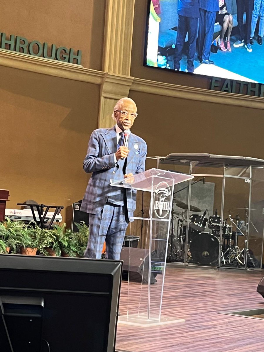 RepCWJ's tweet photo. It was an honor to listen to and meet Rev. Al Sharpton at his Houston Call to Action event! 🙌🏾

Rev. Sharpton reminded us about the power of unity and organizing for democracy. 

Preserve democracy by voting and checking your voter registration status at  https://t.co/8dDowBaVav! https://t.co/3fo9cl1rqo