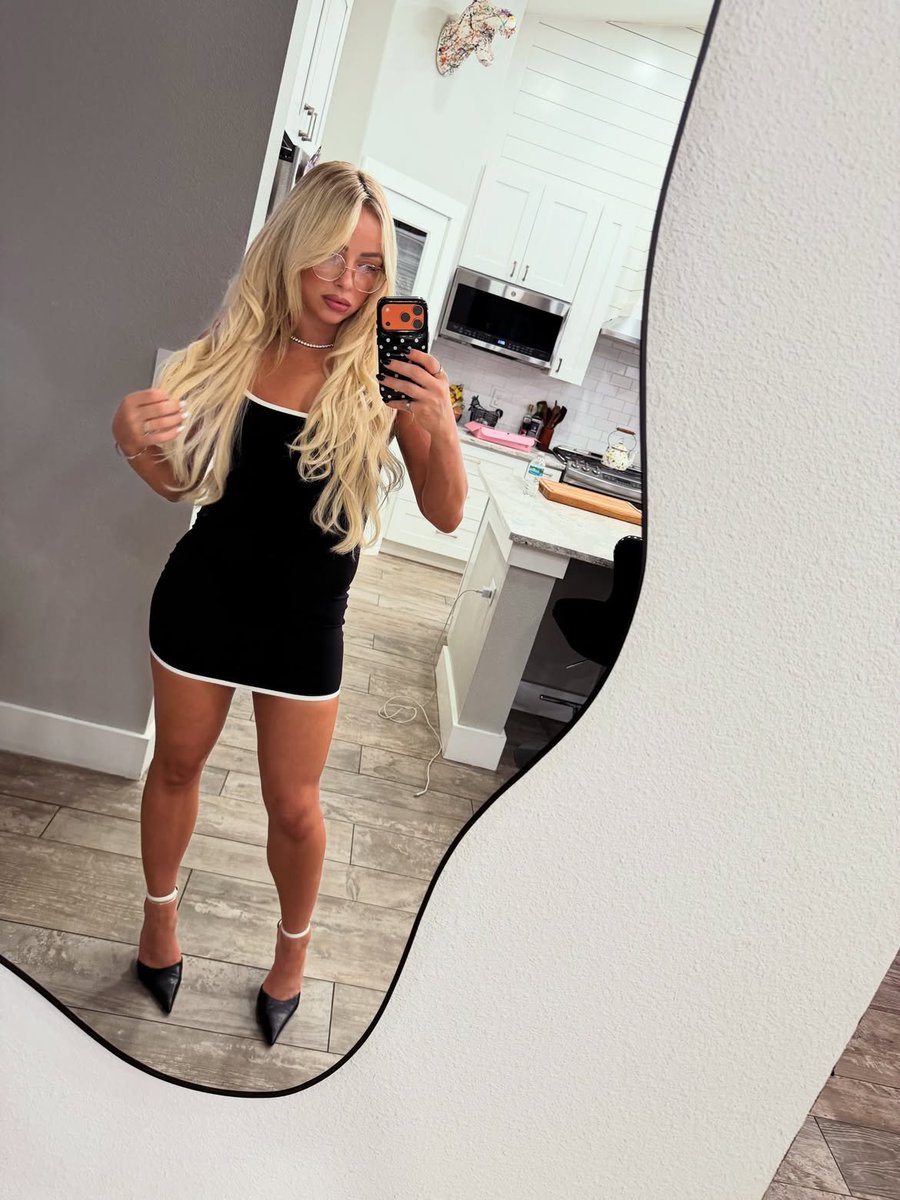 el_ayaan's tweet photo. Comparing Liv Morgan’s looks to Erika Kirk’s is genuinely one of the dumbest things I’ve seen on this app https://t.co/SQhf59VzTD