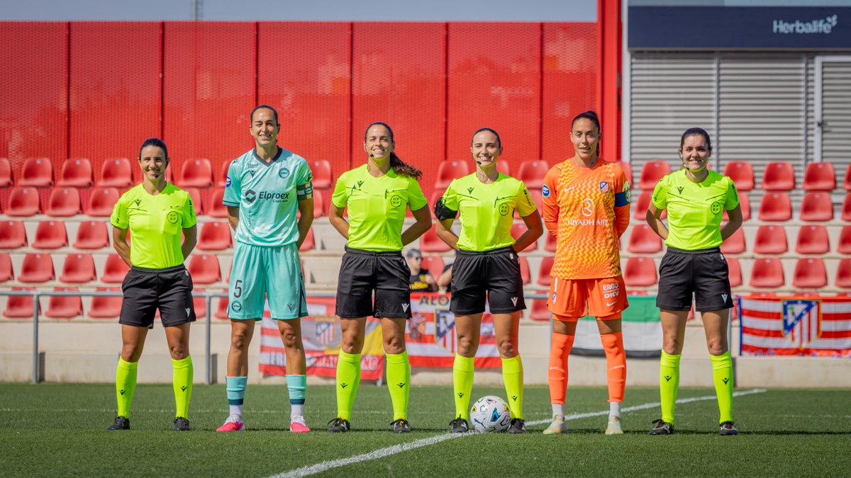 ctarfiflp's tweet photo. ⚽️ DEBUTS PARA EL ARBITRAJE CANARIO 🏝️

Cuatro colegiados canarios han protagonizado importantes debuts en categorías nacionales durante estas últimas jornadas:

👏 Enhorabuena a Ágata, Alejandro, José María y Daniel por estos importantes pasos en sus carreras. https://t.co/16BpRjgJLO