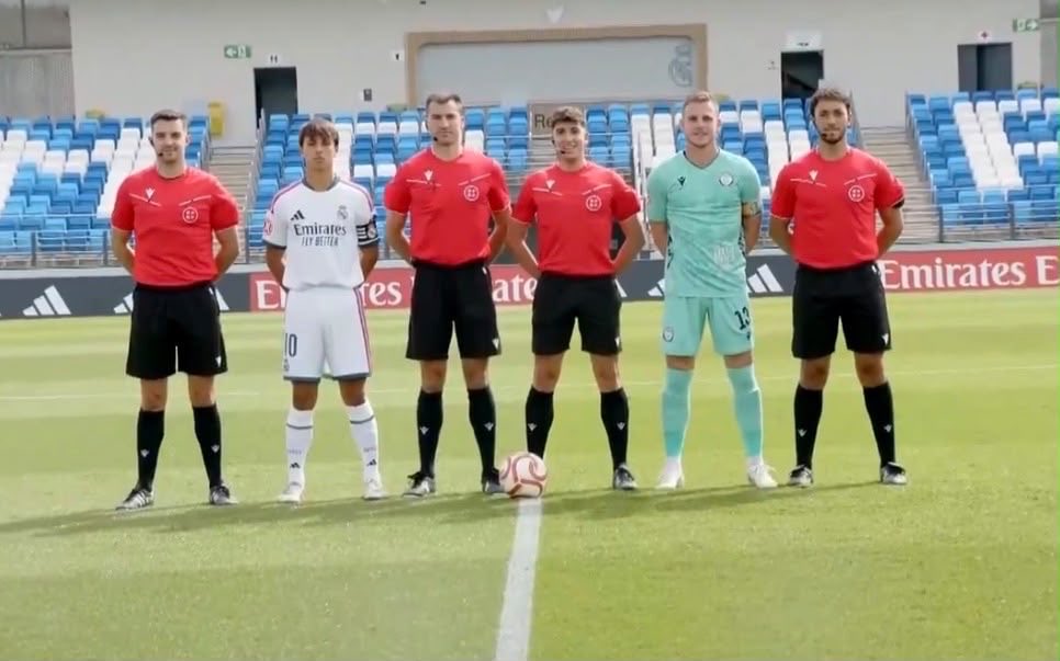 ctarfiflp's tweet photo. ⚽️ DEBUTS PARA EL ARBITRAJE CANARIO 🏝️

Cuatro colegiados canarios han protagonizado importantes debuts en categorías nacionales durante estas últimas jornadas:

👏 Enhorabuena a Ágata, Alejandro, José María y Daniel por estos importantes pasos en sus carreras. https://t.co/16BpRjgJLO