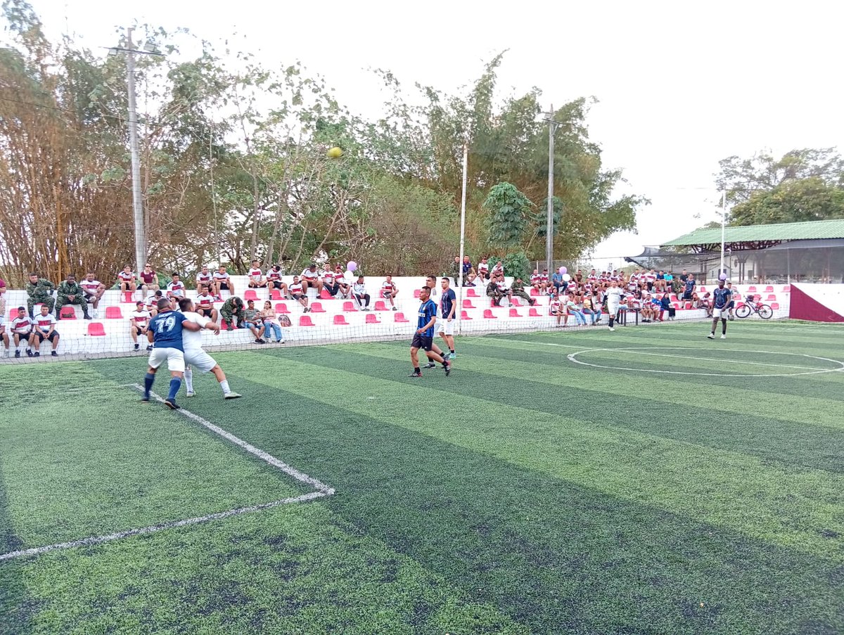 Ingenieros_EJC's tweet photo. BRING I  El Batallón de Mantenimiento de Ingenieros No. 40 realizó un Torneo Relámpago de Fútbol que reunió a Oficiales, Suboficiales y Soldados en una jornada de deporte, sana competencia y camaradería.

Cada jugada estuvo marcada por la entrega, el entusiasmo y el trabajo en equipo, en un espacio que fortalece los lazos de compañerismo, eleva la moral y contribuye al bienestar integral de nuestros soldados.

#PorNuestrosSoldados