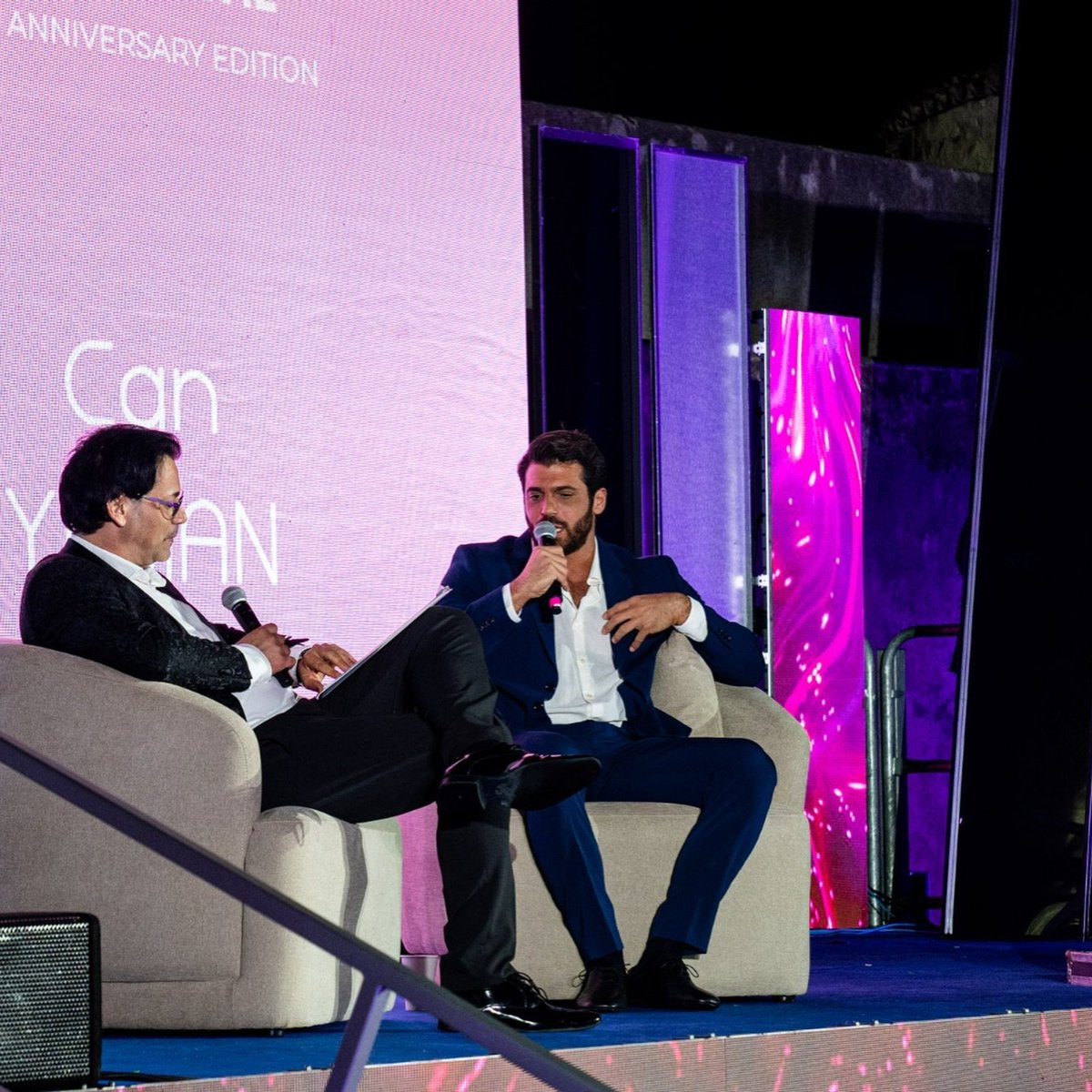 yforworld's tweet photo. #Repost @ifest.it
Alcuni momenti dello straordinario incontro ad @ifest.it 26 in un magico e gremito Castello Aragonese di Castrovillari con il grande @canyaman #canyaman #ifest #ifest26 #bellacomeilcinema
#CanYaman #cy_forworld https://t.co/Y4yWgenE7T