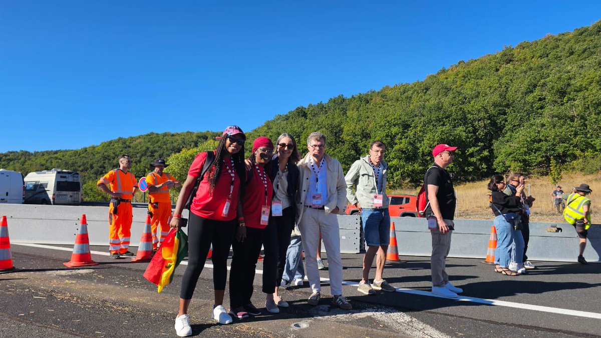 autorouteavenir's tweet photo. Ce dimanche 13 septembre, nos collaborateurs ont participé à la Course Eiffage du Viaduc de Millau, sur le plus haut pont autoroutier du monde.
Une belle aventure sportive et humaine.
Bravo à toute notre délégation !
#Eiffage #ViaducDeMillau #AutorouteDeLAvenir #SECAA https://t.co/dUViT9FHi5