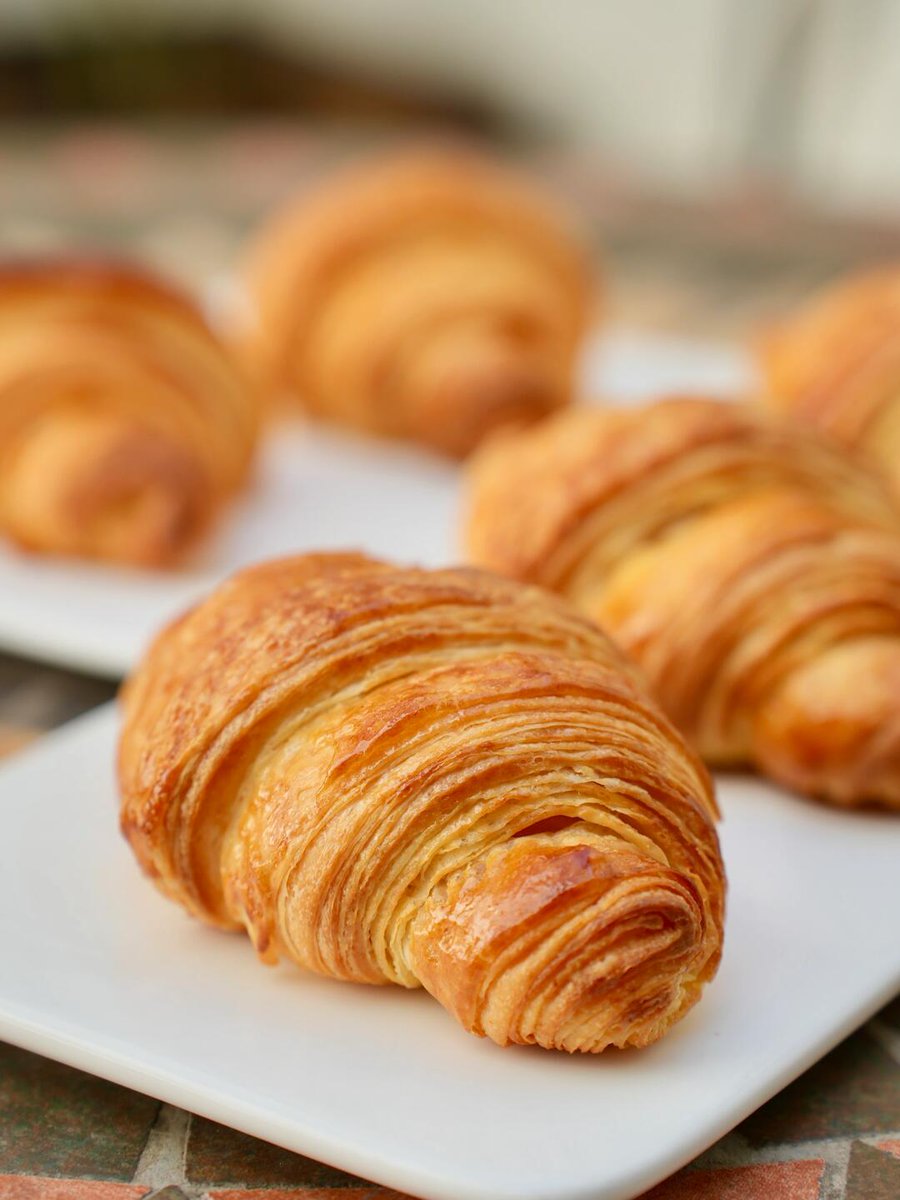 MarshaAranuif's tweet photo. Just grabbed a warm, flaky croffle from the corner café—crispy edges, buttery layers, best morning pick-me-up ever!， https://t.co/01crdVJjFX