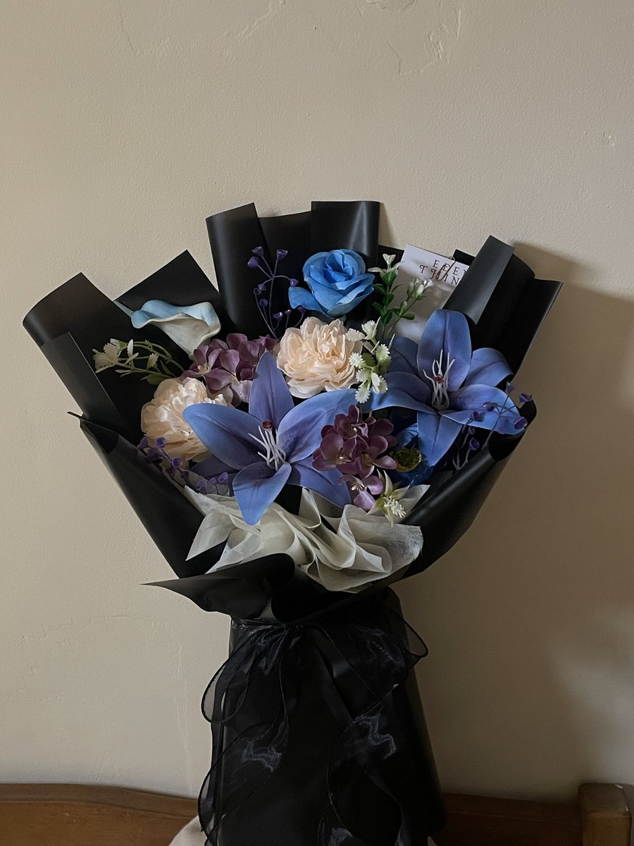 issaajoy's tweet photo. kuu baru bikin bouquet bunga buat katalog edenthingss!! https://t.co/wrUN9b2aVu