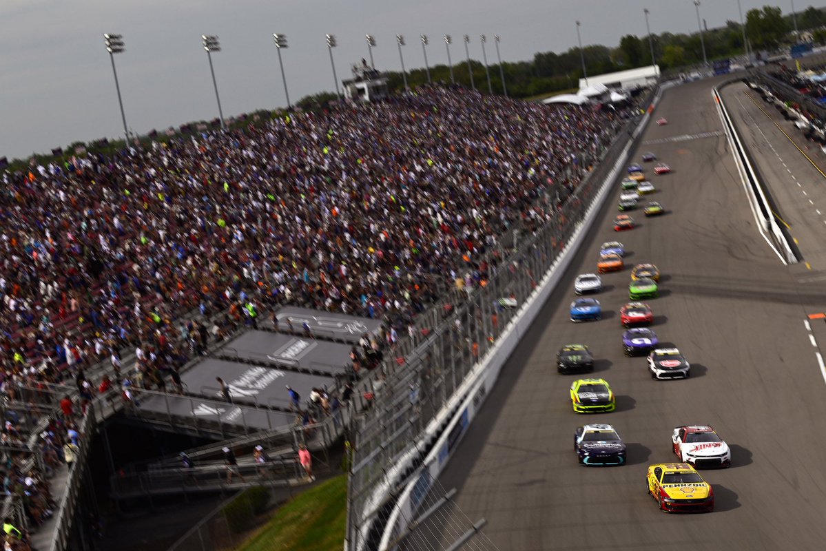 joeylogano's tweet photo. 📸’s from @WWTRaceway | #NASCAR 

@Team_Penske @ShellStationsUS @Pennzoil @FordRacing @AutoTrader_com @DiscountTire @hbpRacing @MaxxSunglasses @CocaColaRacing #CokePartner @PlanetFitness https://t.co/O3JVm9odWQ