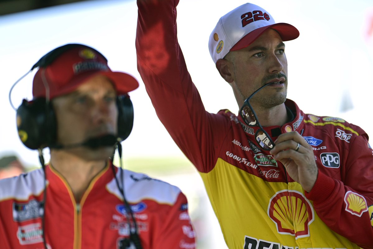 joeylogano's tweet photo. 📸’s from @WWTRaceway | #NASCAR 

@Team_Penske @ShellStationsUS @Pennzoil @FordRacing @AutoTrader_com @DiscountTire @hbpRacing @MaxxSunglasses @CocaColaRacing #CokePartner @PlanetFitness https://t.co/O3JVm9odWQ