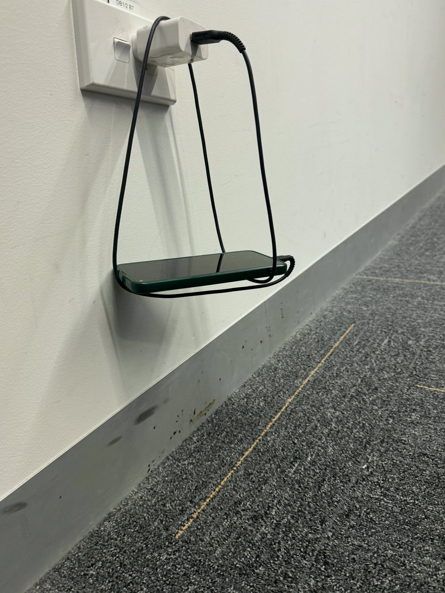 toldocamilof's tweet photo. Someone’s architectural phone charging wire configuration without touching the ground
#Brutalism https://t.co/bDPrmHF9aM