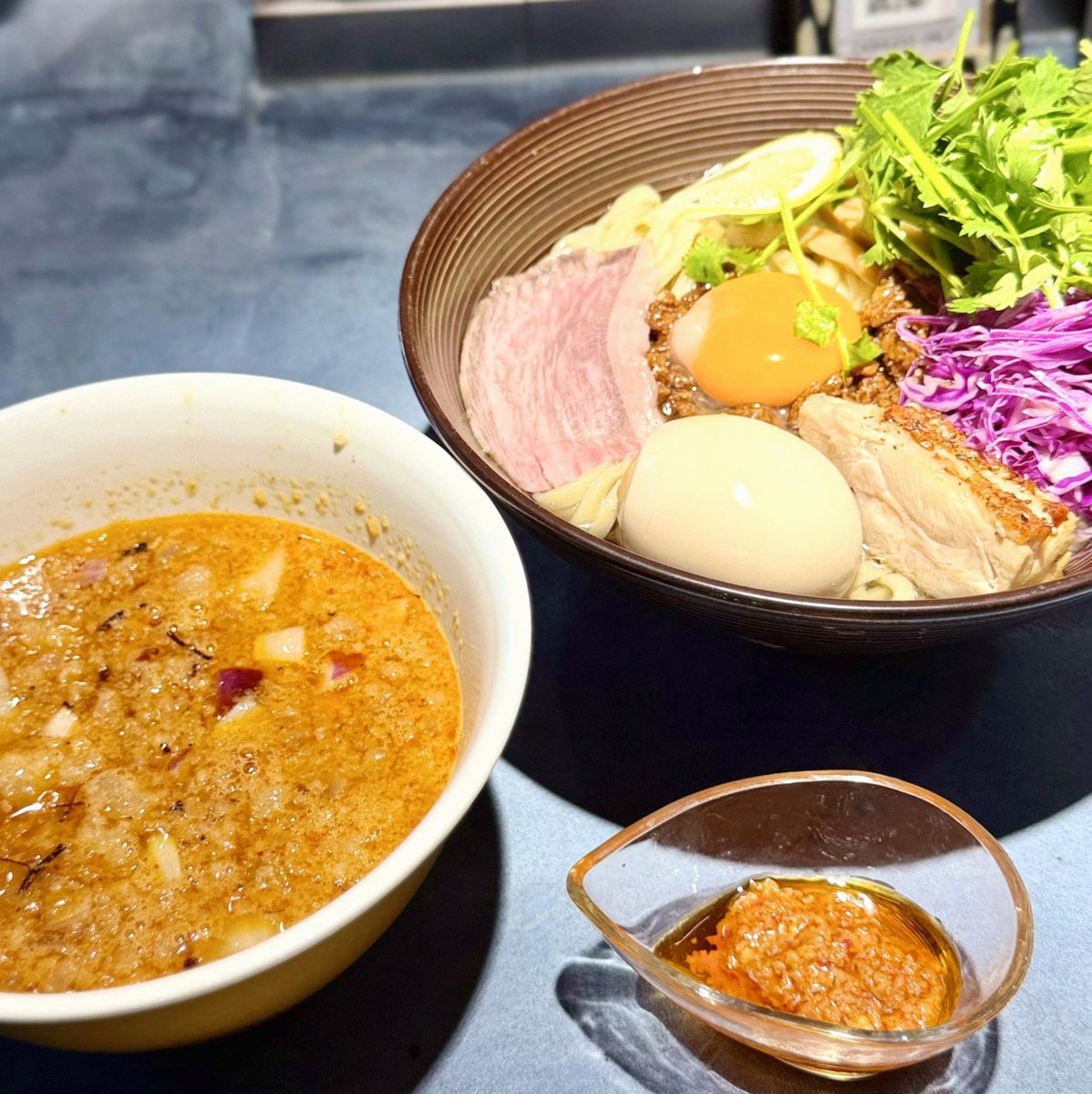 shereenmei's tweet photo. 自分家にフォロワーが来たら来場者特典として薄い本を配りたい https://t.co/DZdlavIa4t