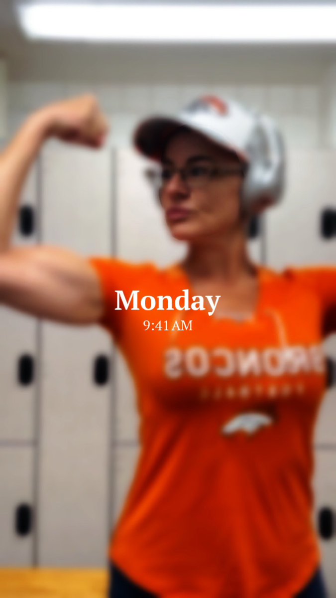 GoddessGrLFrend's tweet photo. Game ON 🏈 https://t.co/Sj5VBrcD2d