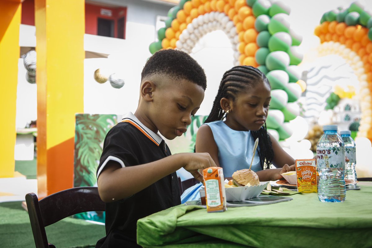 cinamonpictures's tweet photo. When the party food is chef's kiss 🤌✨ Don't disturb her, she's in her happy place! The real VIPs of any party are the ones enjoying the snacks.
#KidsParty #BurgerLove #PartyTime #FirstBirthday #FoodieGram https://t.co/66yr7Cu3JS