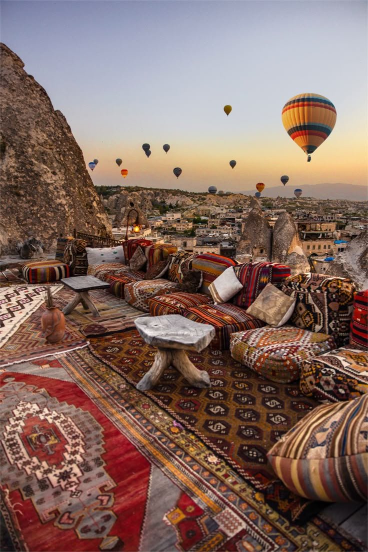reminiscinbby's tweet photo. Cappadocia, Turkey https://t.co/9Z9BHhSWLD