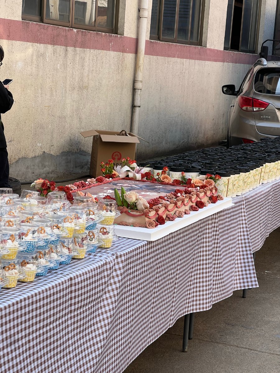 ssq2q2's tweet photo. [Meet your neighbors at the Community Fall Bake Sale this Sat, 10am-2pm! Homemade treats, craft booths, and a free kids’ corner—all proceeds support local park upgrades. See you there!]， https://t.co/Jrx3ascEW8