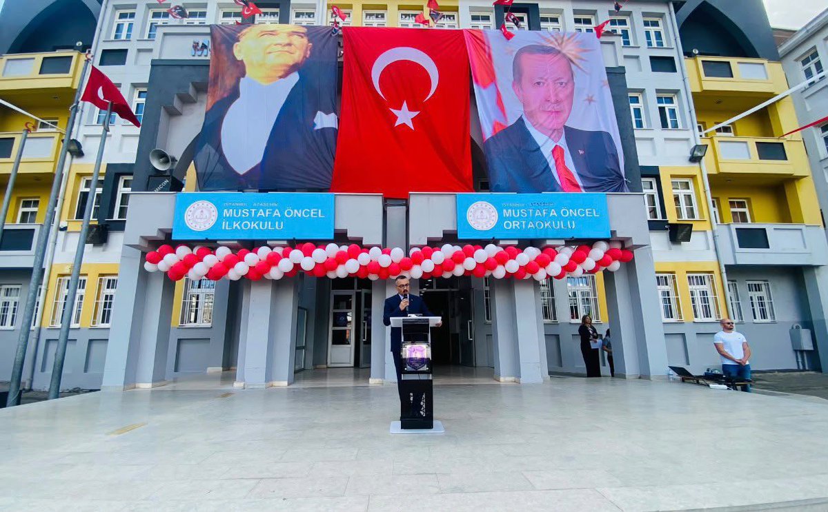 TC_Atasehir's tweet photo. Kaymakamımız Sn. Eren Arslan İlköğretim Haftası nedeniyle Mustafa Öncel İlkokulu / Ortaokulu tarafından düzenlenen programa katılarak öğrencilerimizin ve velilerimizin mutluluğuna ve heyecanına ortak oldular. 

2026 - 2027 eğitim öğretim döneminin sağlıklı ve huzurlu olmasını temenni eden Kaymakamımız; tüm öğrencilerimize ve öğretmenlerimize başarılar dilediler.