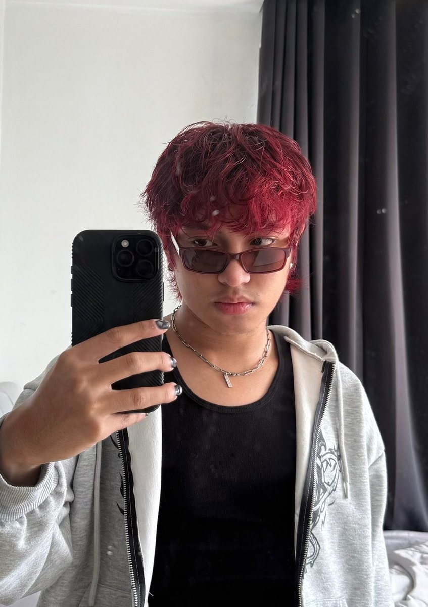 cupof_sbini19's tweet photo. we all know red haired gian was iconic, and silver gian was sumn— but i miss the half black-orangey gian 😭 like gets ba?? HAHAHAHAHA amats na amats ko talaga yon 😩🫵 @gianbernardino_
#tangianmo https://t.co/gQkVKdEV6y