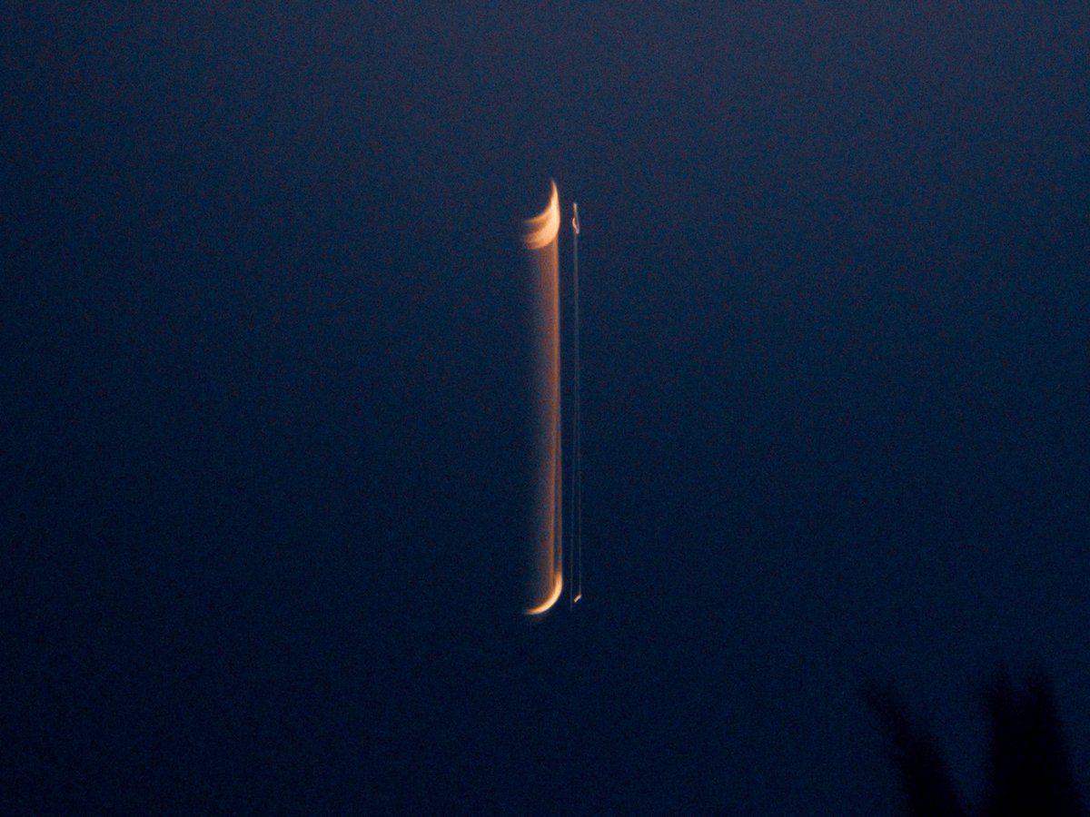 arthextic's tweet photo. moon and venus this evening https://t.co/uqgzFgQmxm