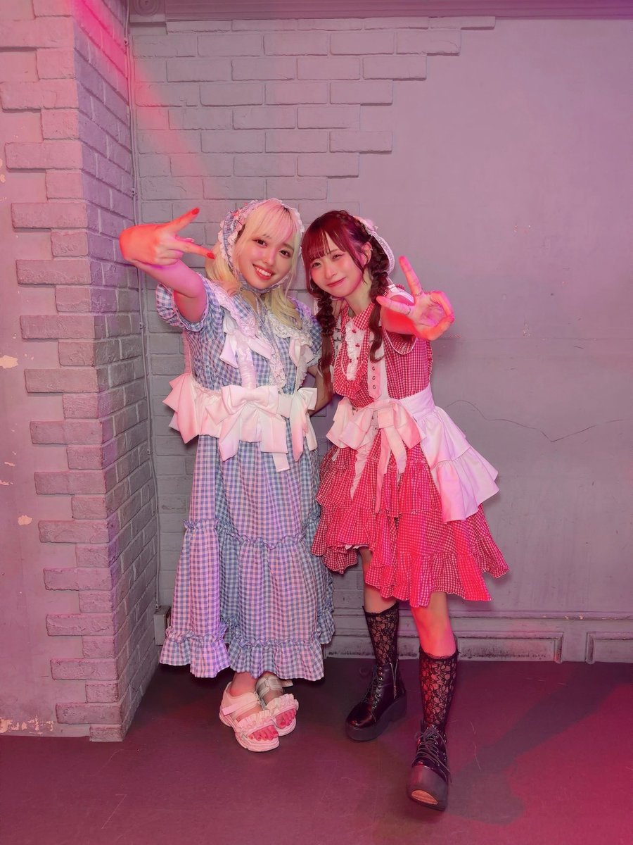 mana_aihara's tweet photo. わたが衣装揃えてきてくれた(T ^ T)
ありがとう(T ^ T)
私のオタクにも15年来の友達紹介できて嬉しい限りです😭

ということで
Theater
Chapter.5ありがとうございました😊

最後の隔月ワンマンのゲストは
まなこです！

親友連続嬉しい☺️ https://t.co/G3SE1TA6YR