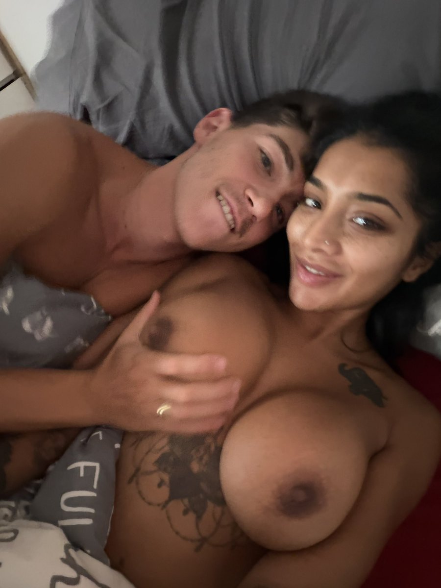 yasminabradyfre's tweet photo. can never resist my boobies 🙈 https://t.co/Ud0qblnHM1