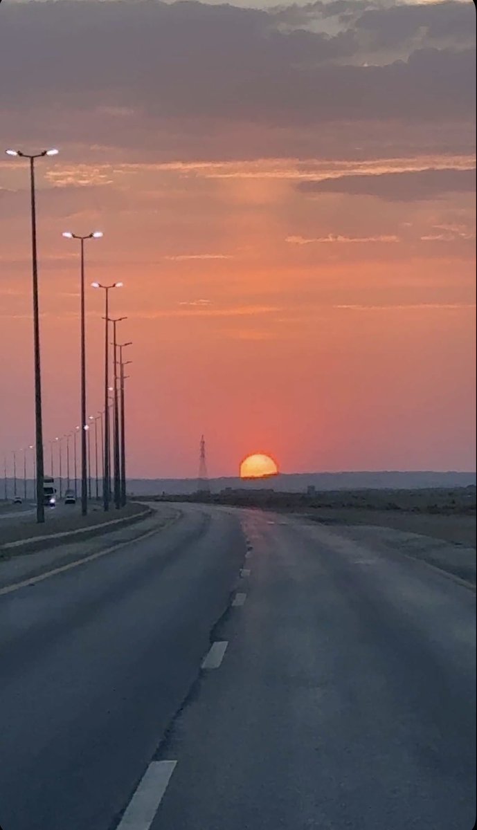sa2jlam's tweet photo. مخاوف
أخاف من لحظات الوداع تتعبني
مثل ما قال الشاعر
أنا انخلقت وداخلي رهبة وداع حتى اللي ما أحبه أخاف أوادعه او في أبيات اخرى تجسد معنى الخوف الأعمق من الوداع
"يرهقني الترك والهجران والصدّة حتى الجمادات ما ودي أخليها" https://t.co/Hu0ft3KH9b