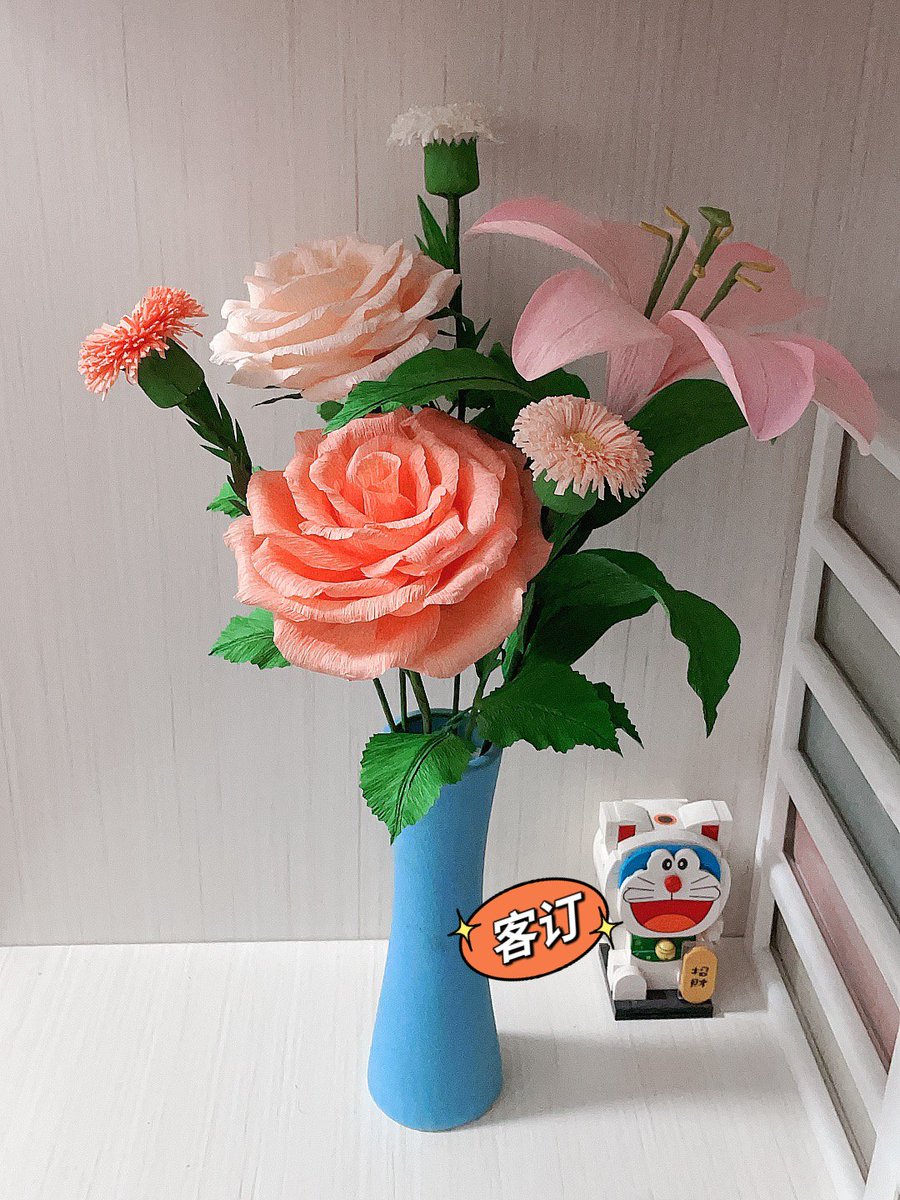 derwissende's tweet photo. DIY paper flower bouquet for Valentine’s Day! No green thumb needed, just colorful cardstock and glue—perfect last-minute gift. https://t.co/RVnv6qCIY3