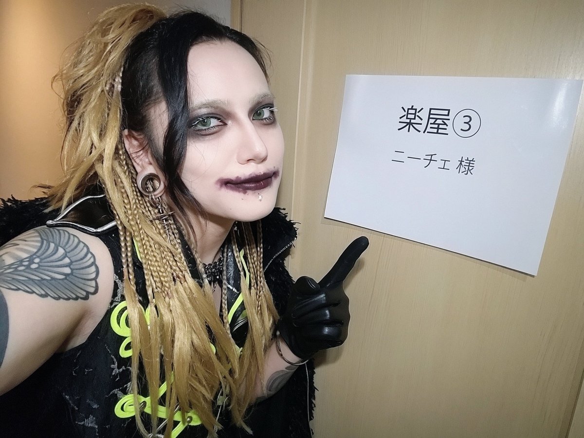 yk_wisteria's tweet photo. 東西ビッグバン ありがとう。
ニーチェでした。
モザヰクでも少し歌わわせて頂いたけど、モザヰカーが暖かくて嬉しかったよ。

ニーチェとしては次回が2周年ワンマンです。

9月22日必ず来てください。
ありがとう。

楽屋紹介毒さんをば。

あ、後で配信してもいい？ https://t.co/x5yja07dP0