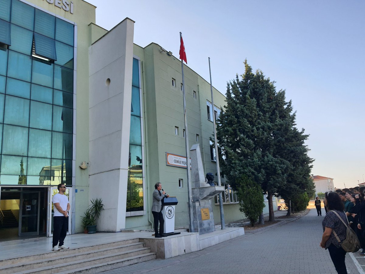 Cyal59's tweet photo. 2026-2027 eğitim öğretim yılına, 9. sınıf öğrencilerimizi karşıladığımız ve yeni ders yılının başlangıcını kutladığımız törenimizle “merhaba” dedik.Okul ailemize yeni katılan öğrencilerimize sağlık, mutluluk ve başarılarla dolu bir eğitim yılı diliyoruz. 📚🇹🇷 https://t.co/O29k0A8EmA