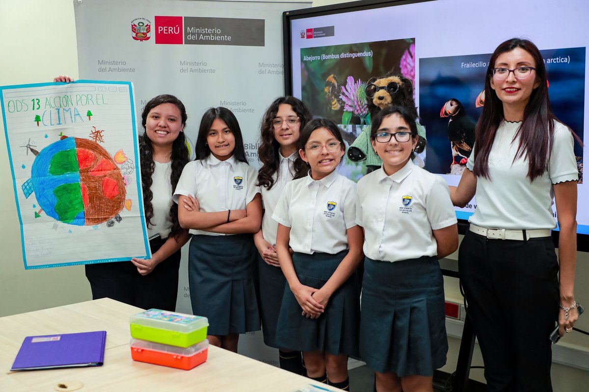MinamPeru's tweet photo. ¡Ciencia, lectura y aprendizaje en vivo! 

Recibimos en la Biblioteca Ambiental del MINAM (#BIAM) a escolares de 5.° de primaria, quienes se convirtieron en auténticos "Mini científicos ambientales" a través de talleres interactivos y lecturas sobre la naturaleza.

Puertas abiertas: En el MINAM compartimos el conocimiento con toda la ciudadanía y colegios.

Descubre y explora: Conoce nuestros temas fascinantes sobre el ambiente y cómo cuidarlo.

¡Visítanos en la BIAM y vive la experiencia! 💚
Más información sobre talleres y visitas en: biam@minam.gob.pe