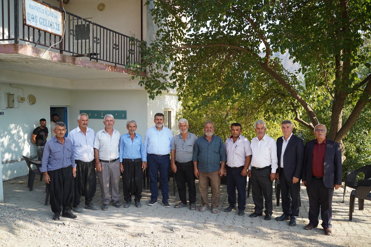 OmerOBDebgici's tweet photo. 📍 Adıyaman / Havutlu ve Boyundere

Genel Merkezimizin organizasyonunda gerçekleştirilen Türkiye Yüzyılı Buluşmaları kapsamında Adıyaman’daki programımıza Havutlu ve Boyundere köylerini ziyaret ederek devam ettik.

Bir araya geldiğimiz vatandaşlarımızla köylerimizin genel durumunu, yaşanan sıkıntıları ve talepleri konuştuk. Sahadan aldığımız her görüşü titizlikle önemsiyor, çözüm bekleyen hususları not alarak ilgili merciler nezdinde takipçisi oluyoruz.

Misafirperverlikleri ve samimi sohbetleri için Havutlu ve Boyundereli vatandaşlarımıza teşekkür ediyorum.