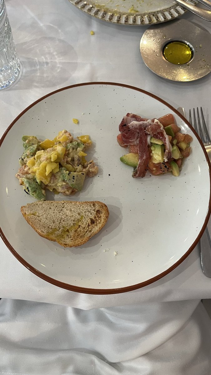 0kcalforme's tweet photo. all i had in a meal was fam😭😭 what would u guys estimate? id say around 1300kcal… 

(1 more gyoza and a slice of bread) https://t.co/NH224hvcoy