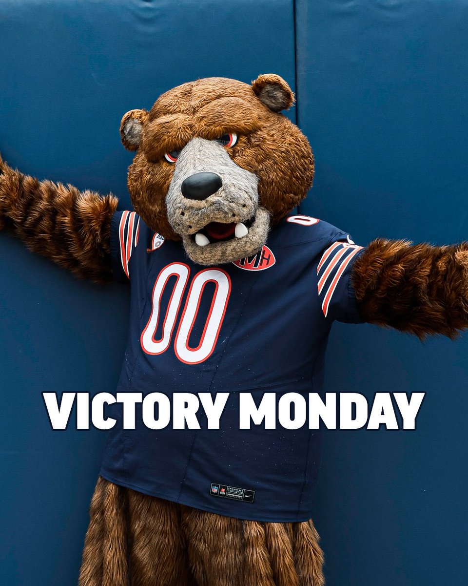 TheRealStaley's tweet photo. Happy Victory Monday 👏👏 https://t.co/mczuTmLfOP