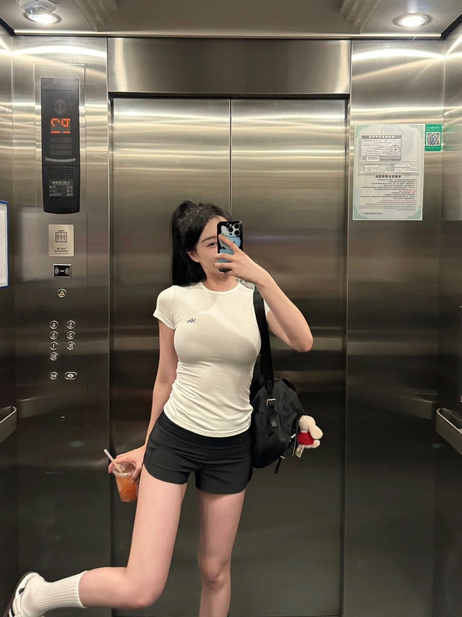 IsaBanezkr's tweet photo. 读完一章的满足，常被我⁠们‌忽略；却能一点��积攒幸福。 https://t.co/6BwB0MmlZM
