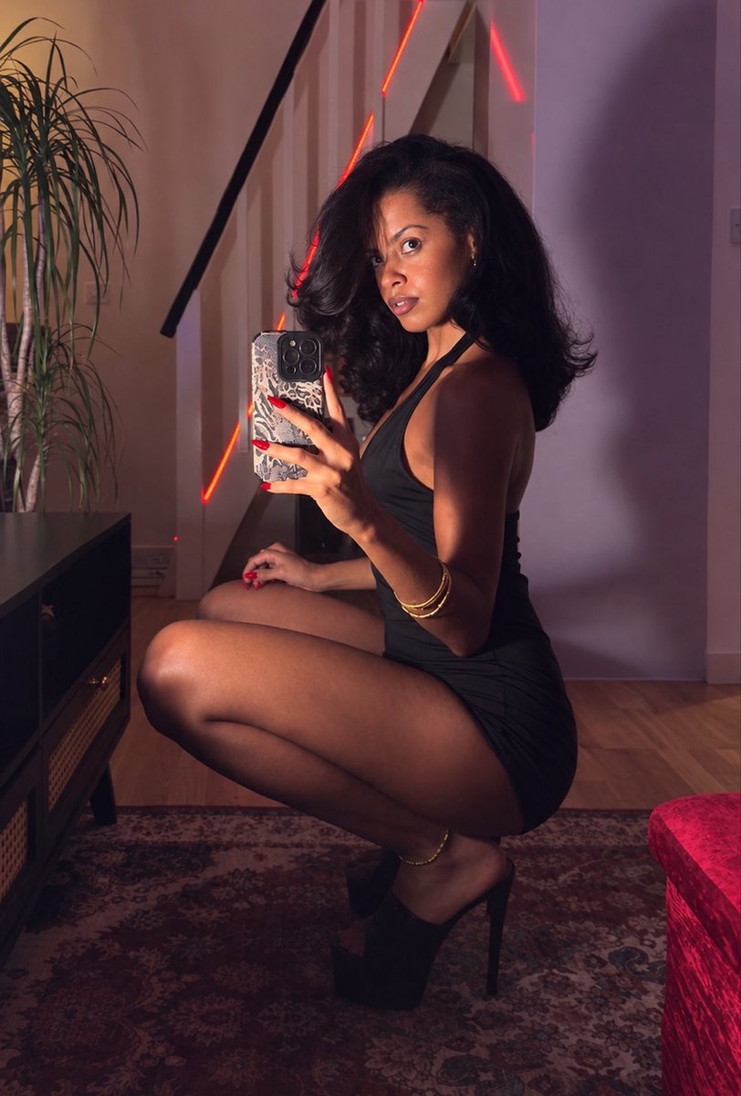lady_valentinax's tweet photo. I’m in the mood to ruin. What would you do if you were beneath these heels?🫦

Goddess • findom • paypig • puppy play • chasity https://t.co/toXm1R4LDK